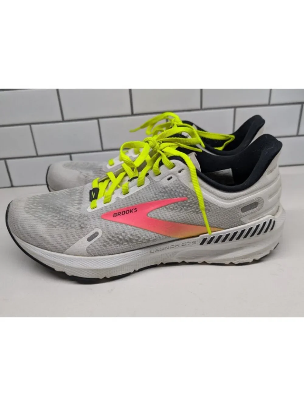 BROOKS Launch GTS 9 Women's Running Shoes Gray White Pink 8.5 B 1203741B148